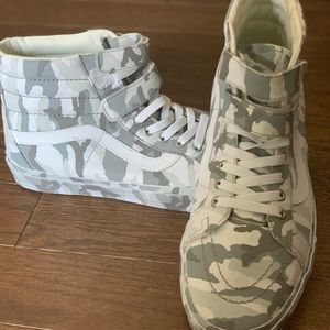 Brand New Vans all over white camo high top sneaker
